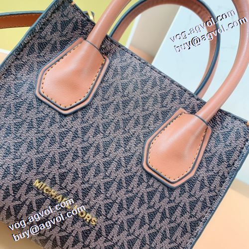 圧倒的な高級感 シンプルな外観 小型 軽量 2021秋冬 マイケルコース Michael Kors 4色可選 手持ち&ショルダー掛け 海外セレブ愛用