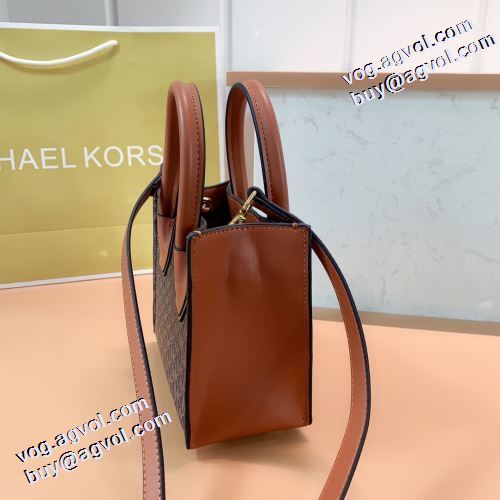 圧倒的な高級感 シンプルな外観 小型 軽量 2021秋冬 マイケルコース Michael Kors 4色可選 手持ち&ショルダー掛け 海外セレブ愛用
