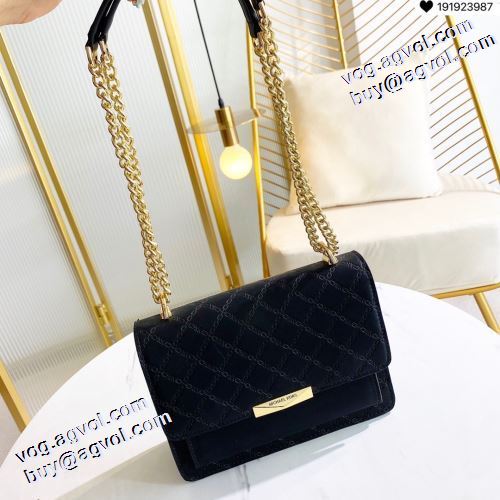 ショルダーバッグ バランスのいい大きさバランスのいい大きさ 4色可選 2021秋冬 マイケルコース Michael Kors 上品な輝きを放つ形