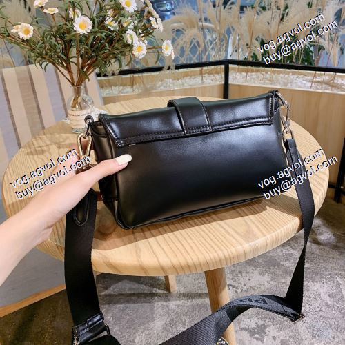  4色可選 斜め掛けバッグ ショルダーバッグ PRADAスーパーコピー 人気激売れ プラダ PRADA 2021春夏 バックインバック 収納