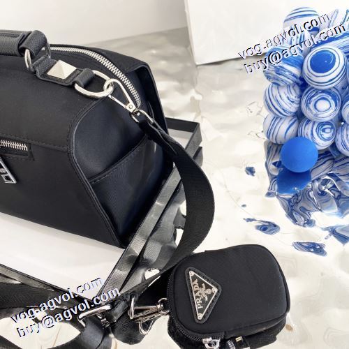 2021秋冬 プラダ PRADA 最安値に挑戦 ダブルファスナー使用 プラダブランド コピー 手持ち&ショルダー掛け バックインバック 収納 気軽に持てる