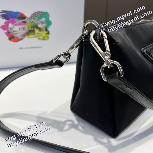 斜め掛けバッグ ファスナーポケット付 ショルダー 調節可能 2021秋冬 プラダ PRADA 人気商品登場 プラダブランド コピー シンプル＋多機能