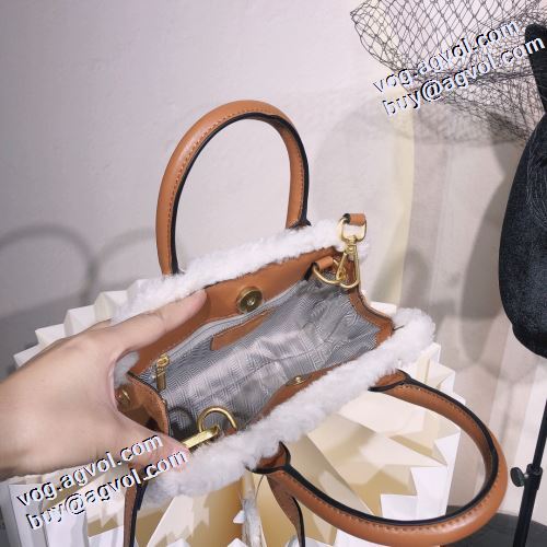 トリー バーチコピー 2021秋冬 トリー バーチ Tory Burch 存在感のある ビジネスケース オリジナリティに富んだバッグ