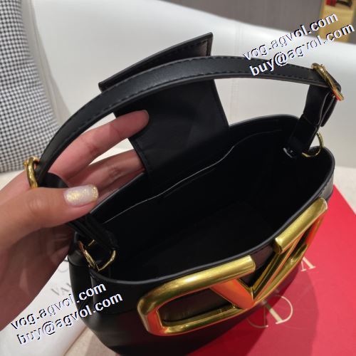 2021秋冬 ヴァレンティノコピーブランド 4色可選 ヴァレンティノ VALENTINO 手持ち&ショルダー掛け 選べる極上 シンプル＋多機能