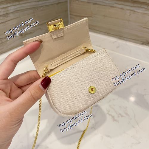 FENDIブランド 偽物 通販 フェンディ FENDI 希少価値大！ 2021春夏 レディース財布