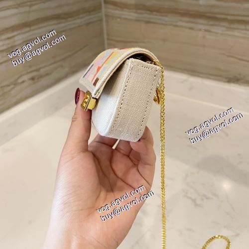 FENDIブランド 偽物 通販 フェンディ FENDI 希少価値大！ 2021春夏 レディース財布