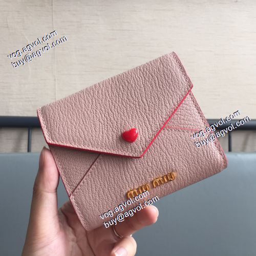 MIUMIU偽物ブランド 派手 ：比较华丽的 2021春夏 ミュウミュウ MIUMIU レディース財布 3色可選