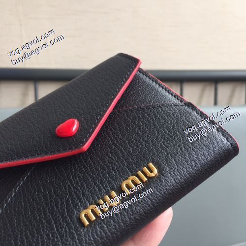 MIUMIU偽物ブランド 派手 ：比较华丽的 2021春夏 ミュウミュウ MIUMIU レディース財布 3色可選