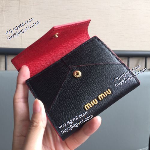 MIUMIU偽物ブランド 派手 ：比较华丽的 2021春夏 ミュウミュウ MIUMIU レディース財布 3色可選