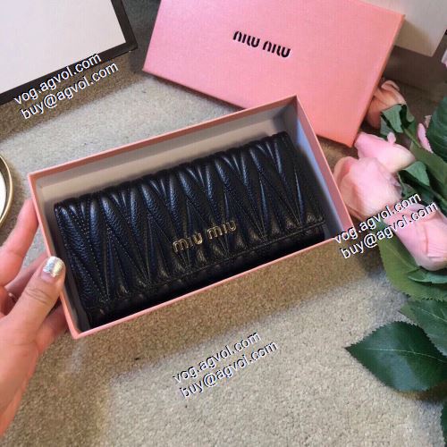 高品質 人気 ミュウミュウスーパーコピー 激安 2021春夏 ミュウミュウ MIUMIU レディース財布 2色可選 
