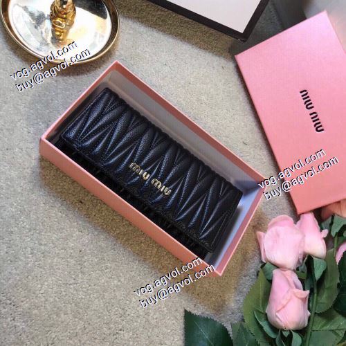 高品質 人気 ミュウミュウスーパーコピー 激安 2021春夏 ミュウミュウ MIUMIU レディース財布 2色可選 