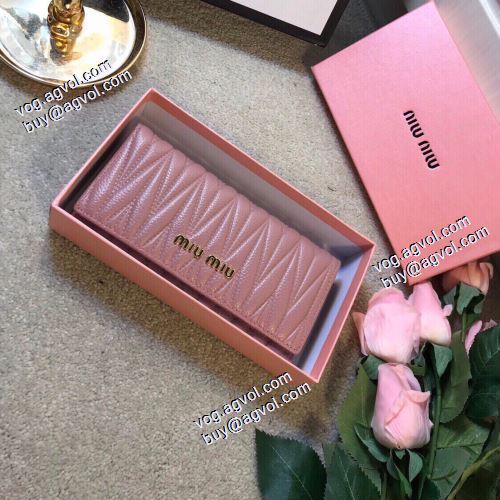 高品質 人気 ミュウミュウスーパーコピー 激安 2021春夏 ミュウミュウ MIUMIU レディース財布 2色可選 