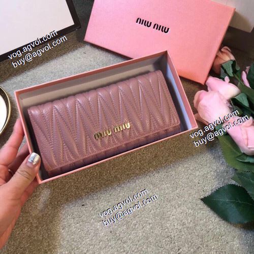 高品質 人気 ミュウミュウスーパーコピー 激安 2021春夏 ミュウミュウ MIUMIU レディース財布 2色可選 