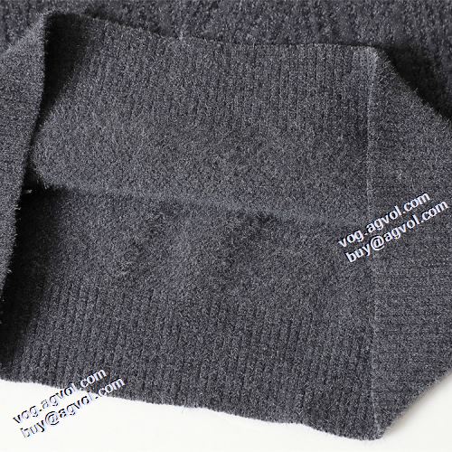 可愛く上品な雰囲気 2021秋冬 アルマーニ ARMANI アルマーニブランド 偽物 通販 ダメージジャケット ハリのある