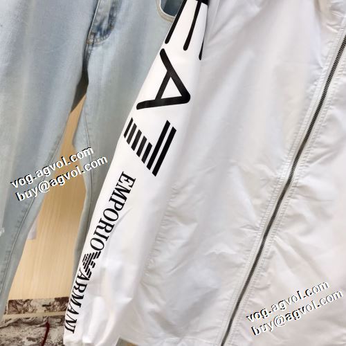 秋のお出かけに最適 アルマーニブランド コピー 2021秋冬 アルマーニ ARMANI 2色可選 シンプルなデザイン ブルゾン 首胸ロゴ