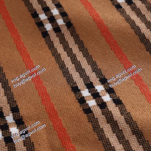 2色可選 バーバリーブランドコピー 一番人気の新作はこれ 2021秋冬 バーバリーBURBERRY 編地切替デザイン セーター 