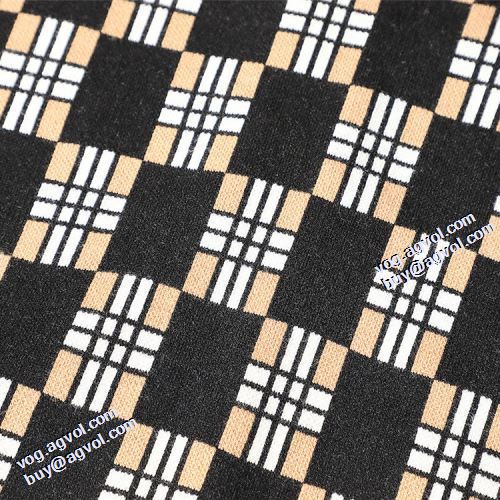 バーバリー偽物ブランド 2021秋冬 袖ライン バーバリー BURBERRY デザイン性の高い ブルゾン オリジナルプリント ニットコート