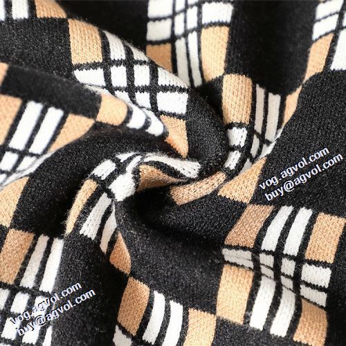 バーバリー偽物ブランド 2021秋冬 袖ライン バーバリー BURBERRY デザイン性の高い ブルゾン オリジナルプリント ニットコート
