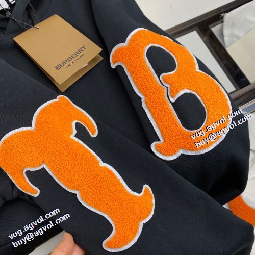 バーバリーコピー 2021秋冬 パーカー バーバリー BURBERRY おしゃれに絶大な人気の ペアパーカー 2色可選 プリントパーカ