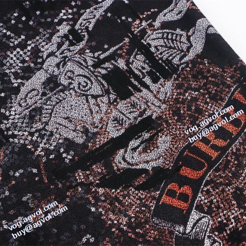 プルオーバーパーカー 2021秋冬 優しい色合い バーバリー BURBERRY 秋の定番 バーバリーコピー ブランド  おしゃれさ抜群パーカ プリント柄