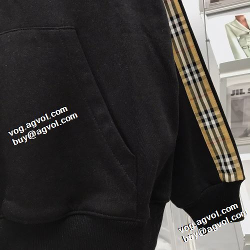首胸ロゴ 2021秋冬 バーバリーコピー 優しい色合い バーバリー BURBERRY パーカー 2色可選 おしゃれさ抜群パーカ