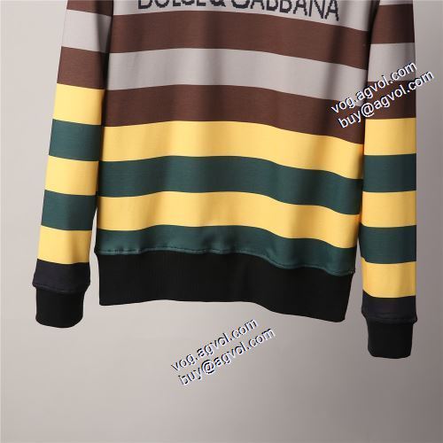 綺麗に決まるフォルム！2021秋冬 ドルチェ＆ガッバーナ ブランドコピー Dolce&Gabbana プルオーバーパーカー オシャレロゴパーカー
