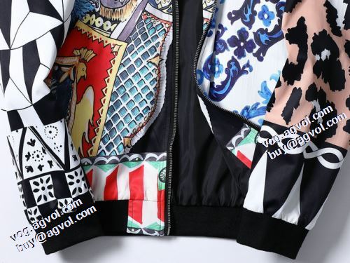 2021秋冬 D&Gブランドコピー ドルチェ＆ガッバーナ Dolce&Gabbana TOPセラー賞受賞！ジャケット 花プリントデザインジャケット 高級感漂わせる