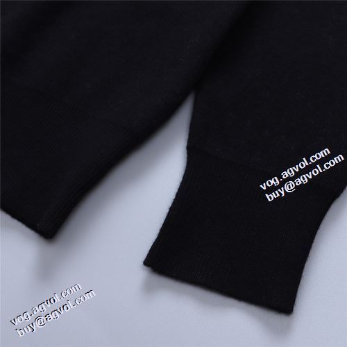 コーデ 知的なムードを演出 2021秋冬 ディオール DIOR ディオールブランドコピー セーター シンプルなデザイン しっかり暖かな感じ