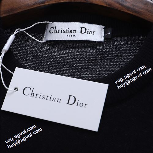 コーデ 知的なムードを演出 2021秋冬 ディオール DIOR ディオールブランドコピー セーター シンプルなデザイン しっかり暖かな感じ