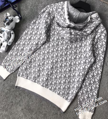 シックスタイルに活躍 ディオールスーパーコピー 2022早春 ディオール DIOR パーカー 程よい厚み 花プリントデザイン 人目を惹くデザイン