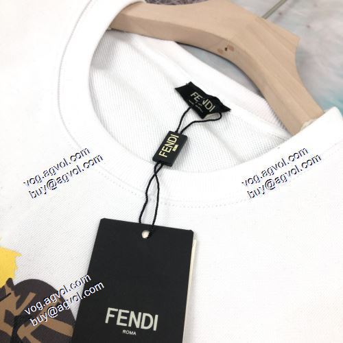 秋の定番 2色可選 2021秋冬 フェンディパーカーコピー プルオーバーパーカー FENDIブランドコピー 一番人気の新作はこれ