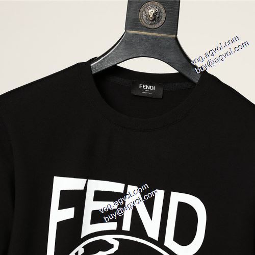 2021秋冬 フェンディブランドコピー FENDI プルオーバーパーカー ファッション 人気 男女兼用パーカー
