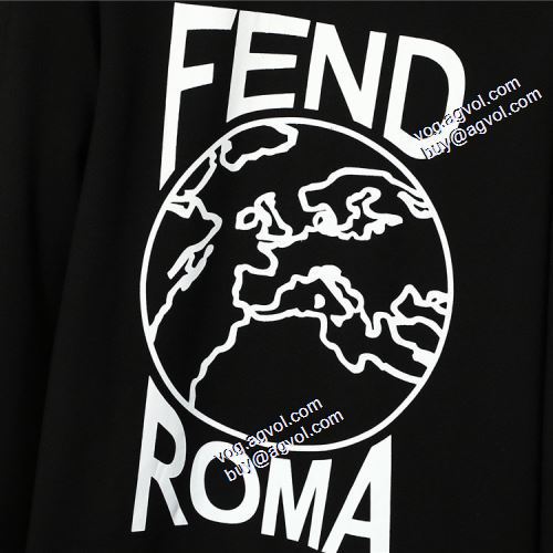 2021秋冬 フェンディブランドコピー FENDI プルオーバーパーカー ファッション 人気 男女兼用パーカー