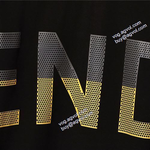 デザイン性の高い 2021秋冬 フェンディプルオーバーパーカー FENDI コピー ブランド ロゴパーカー