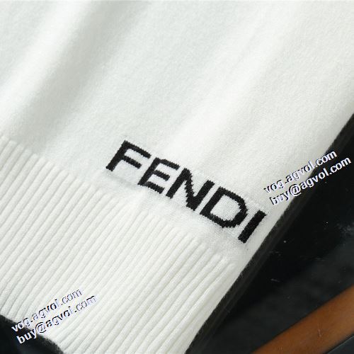 2色可選 フェンディコピー 2021秋冬 フェンディ FENDI 早くも完売している セーター ラウンドネック ハリのある 逸品