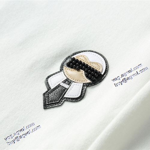 2色可選 フェンディコピー 2021秋冬 フェンディ FENDI 早くも完売している セーター ラウンドネック ハリのある 逸品