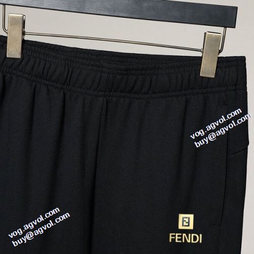 大人気アイテム！入手困難 フェンディ偽物ブランド 2021秋冬 セットアップ上下 フェンディ FENDI 2色可選 フード付 シンプルなデザイン