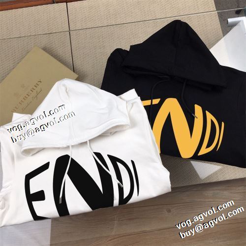2色可選 パーカー ポケットづき フェンディスーパーコピー 人気販売中 2021秋冬 フェンディ FENDI オシャレロゴパーカー スタイリッシュ