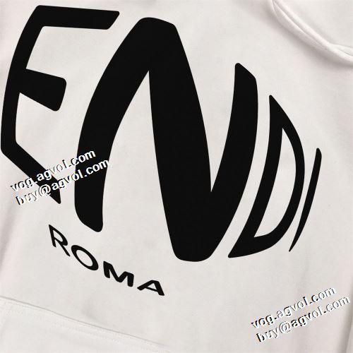 2色可選 パーカー ポケットづき フェンディスーパーコピー 人気販売中 2021秋冬 フェンディ FENDI オシャレロゴパーカー スタイリッシュ