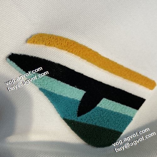 2021秋冬 フェンディ FENDI フェンディスーパーコピー 高級感ある 2色可選 プルオーバーパーカー 防寒 存在感のある
