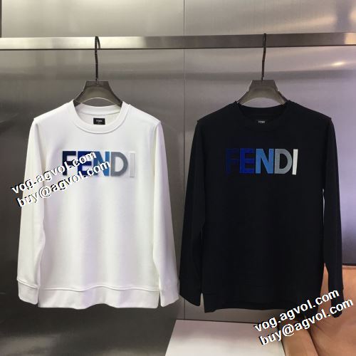 綺麗に決まるフォルム！プルオーバーパーカー 2色可選 2021秋冬 フェンディ FENDI フェンディブランドスーパーコピー ロゴパーカー ビンテージ感ある