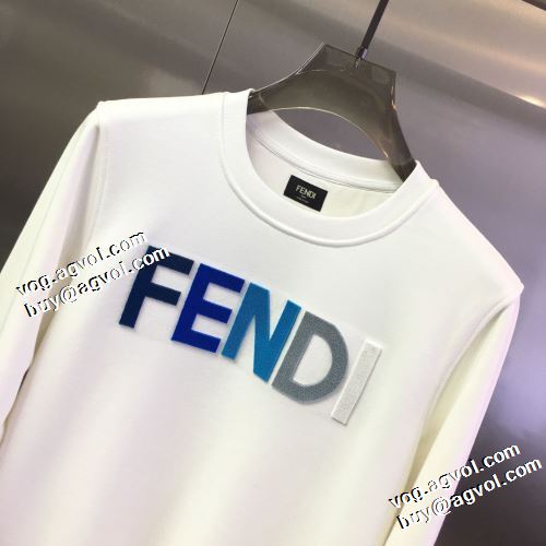 綺麗に決まるフォルム！プルオーバーパーカー 2色可選 2021秋冬 フェンディ FENDI フェンディブランドスーパーコピー ロゴパーカー ビンテージ感ある