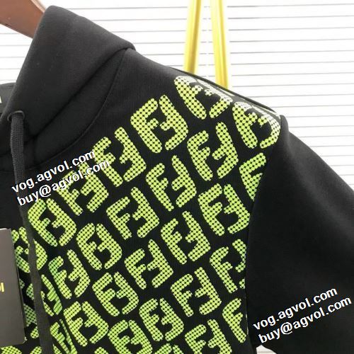 フェンディブランドスーパーコピー 2021秋冬 フェンディ FENDI 最安値に挑戦 パーカー オリジナルプリント 程よい厚み 大好評