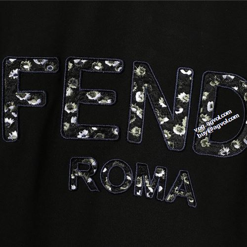 存在感のある アウトドア系 2022新作 FENDI プルオーバーパーカー 極上の着心地 フェンディコピーブランド 2色可選 程よい厚み