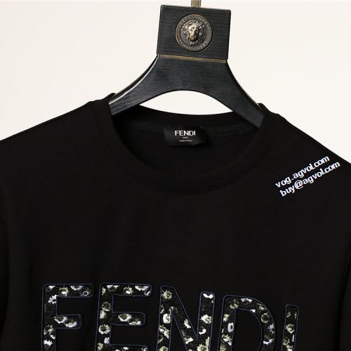 存在感のある アウトドア系 2022新作 FENDI プルオーバーパーカー 極上の着心地 フェンディコピーブランド 2色可選 程よい厚み