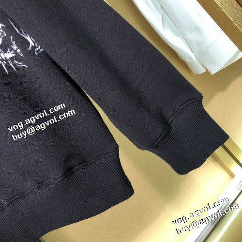 2021秋冬 ジバンシー GIVENCHY ジバンシィブランド コピー プルオーバーパーカー オリジナルプリント 程よい厚み おしゃれさ抜群パーカ 最安値に挑戦