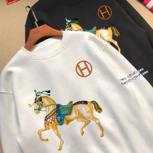 シンプルなデザイン スタイリッシュな印象 エルメススーパーコピー 2色可選 2021秋冬 エルメス HERMES プルオーバーパーカー 厚手