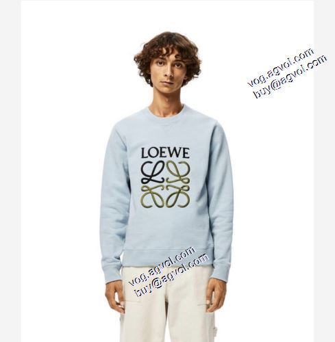 ロエベコピーブランド 2021秋冬 ロエベ LOEWE コーデ 知的なムードを演出 プルオーバーパーカー 風合いの出る スタイリッシュ 