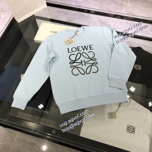ロエベコピーブランド 2021秋冬 ロエベ LOEWE コーデ 知的なムードを演出 プルオーバーパーカー 風合いの出る スタイリッシュ 