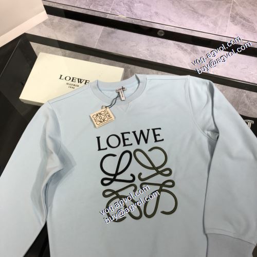 ロエベコピーブランド 2021秋冬 ロエベ LOEWE コーデ 知的なムードを演出 プルオーバーパーカー 風合いの出る スタイリッシュ 